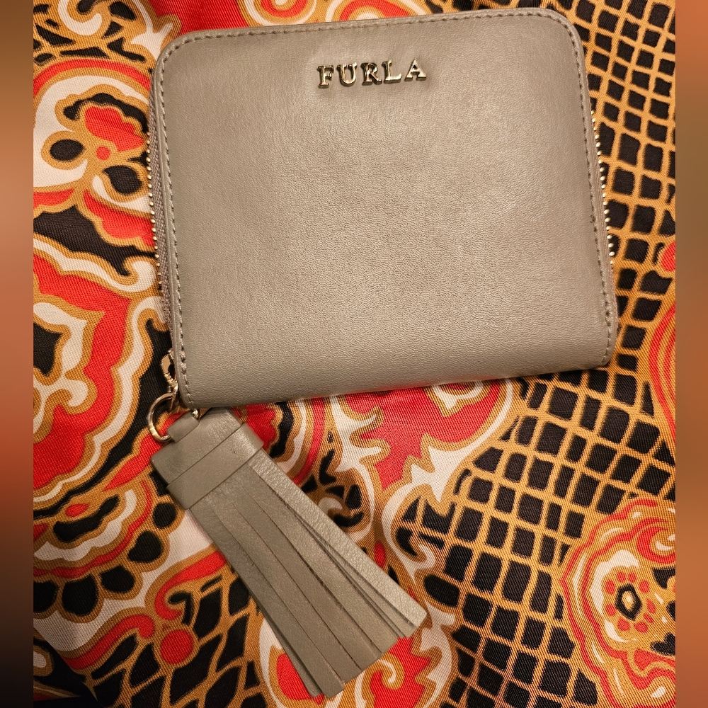 Grey Furla zippy wallet w/tassle #preloved - Picture 2 of 12